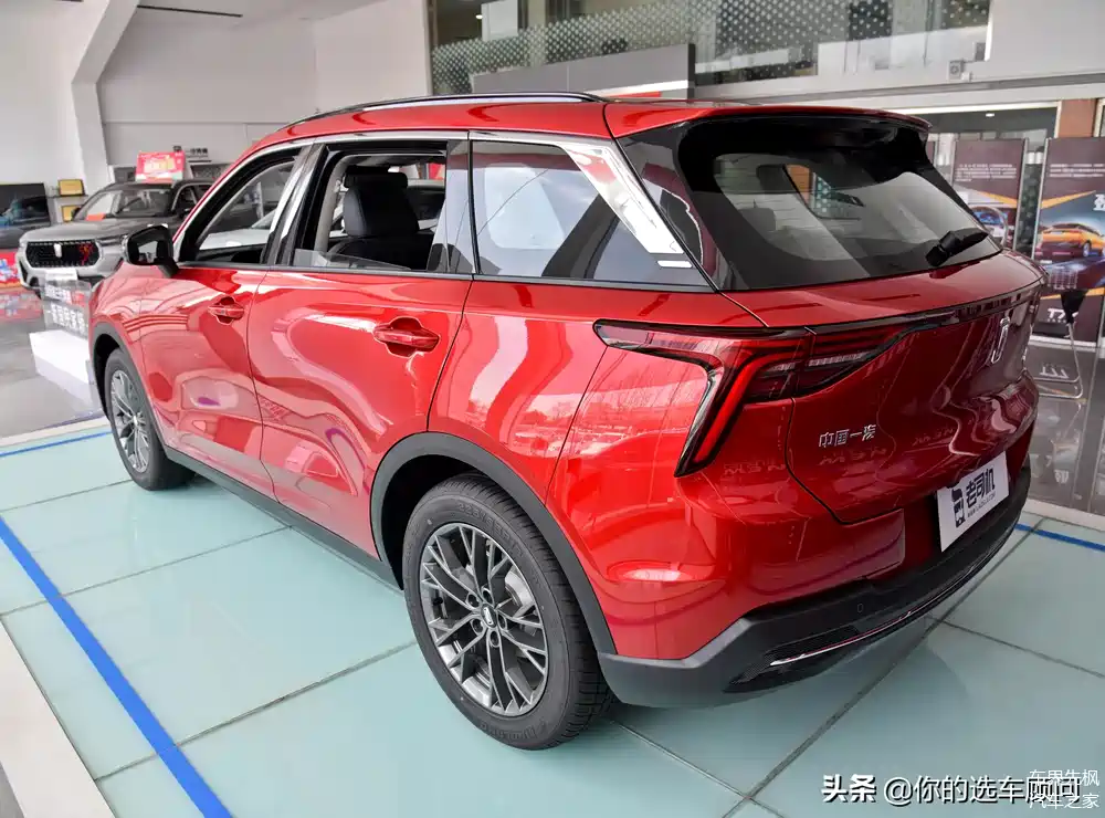 6.6l油耗的实惠suv,空间领先,养车成本低,带你看一汽奔腾t55