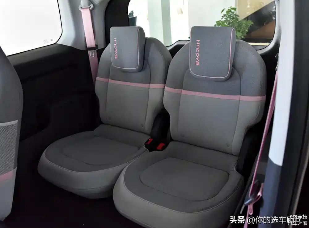 点评: 新宝骏e300丰富的内饰