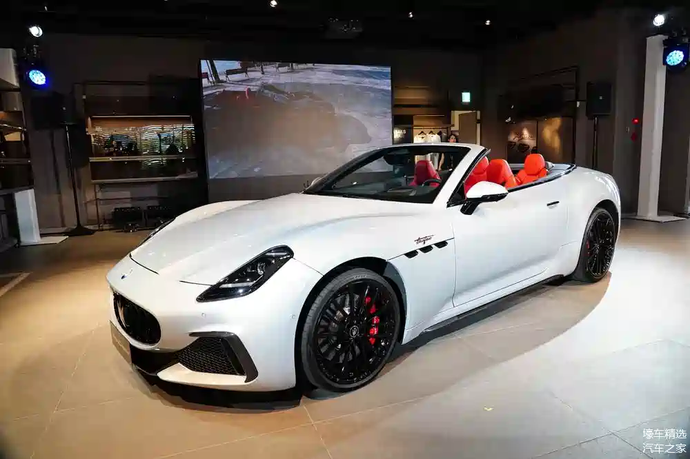 全新玛莎拉蒂grancabriotrofeo双门gt敞篷轿跑上市