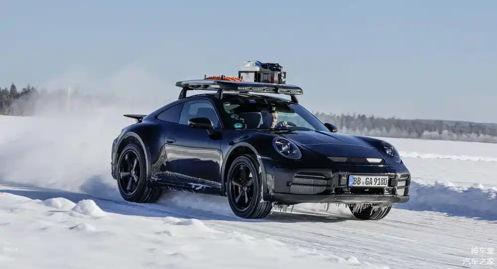 拉力车手和保时捷大使沃尔特-罗尔(walter r?hrl)与工程师和测试车手