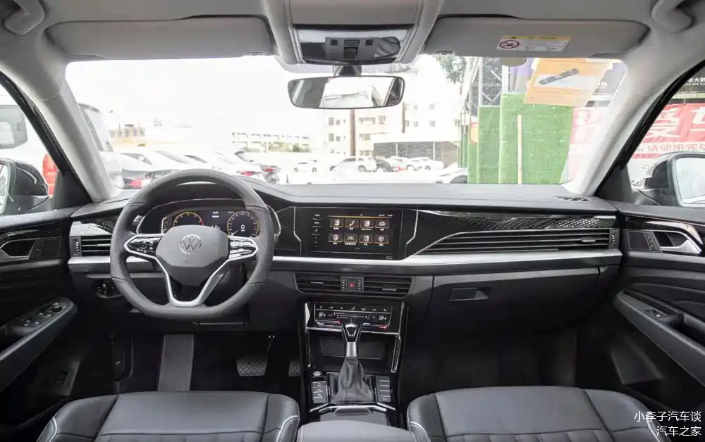 别光盯着比亚迪,帕萨特330精英版如今17万内能落地,油耗6.41l