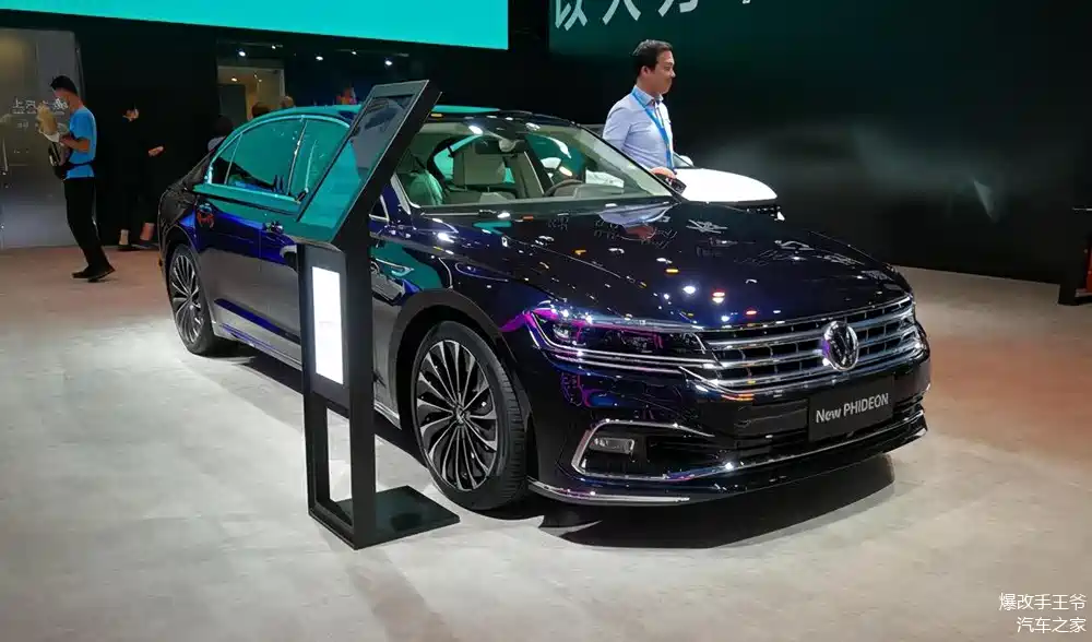这次的北京车展,上汽大众带来了中期改款的新辉昂.