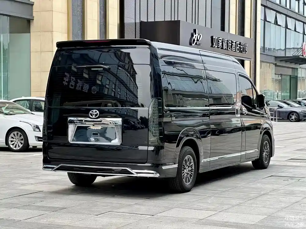 进口丰田海狮七座全隔断定制商务车,现车实拍解读