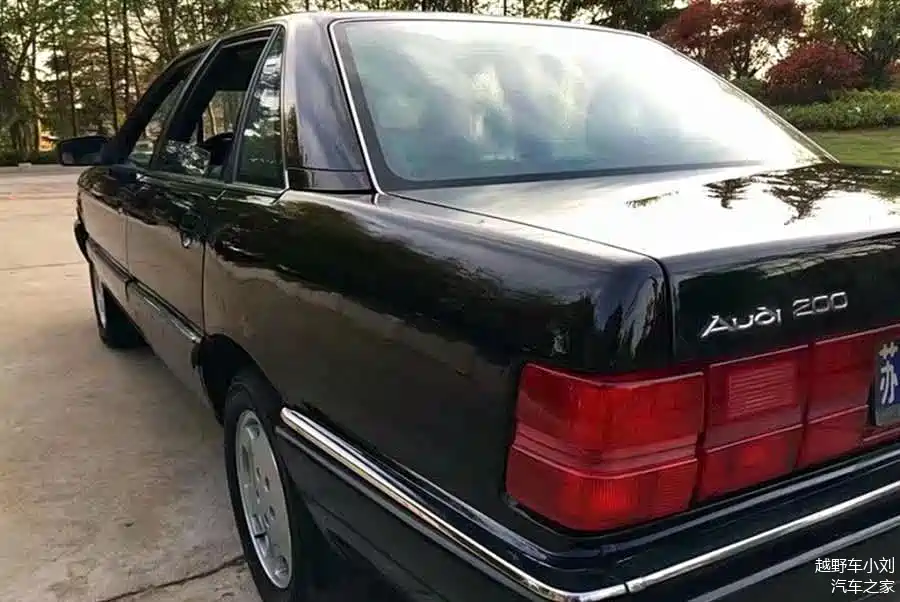 经典老车欣赏,官车老前辈,99款奥迪200
