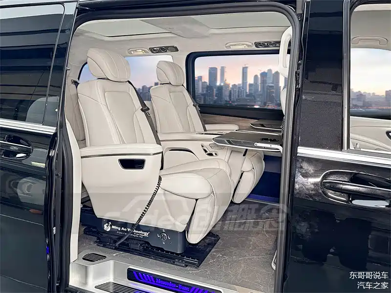 奔驰v260升级豪华七座内饰,加装高端福祉座椅