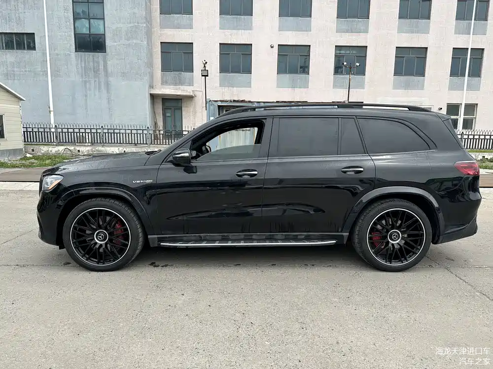 24款加版奔驰gls63  210万  黑/黑 七座