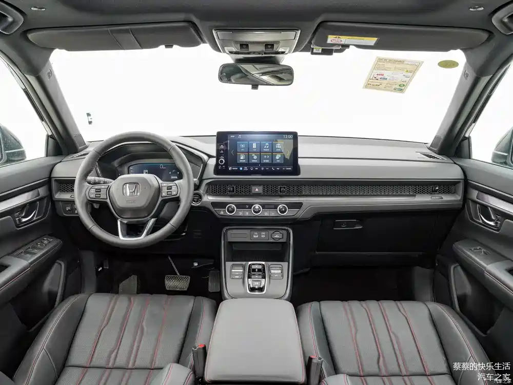 当我们步入车内,皓影的内饰设计则体现了稳重与科技的完美融合.