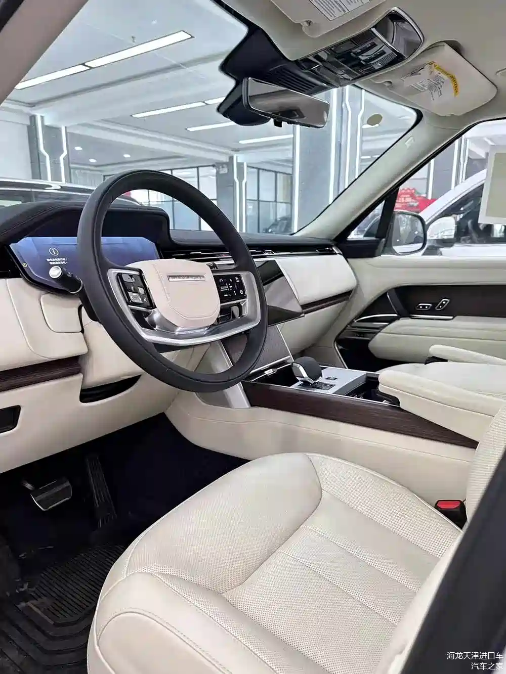 现车24款美规路虎行政se长轴 白米 配置详细解析