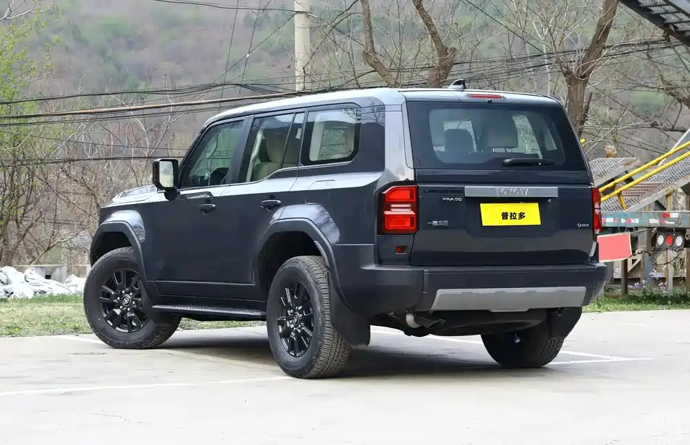 全新一汽丰田普拉多,搭载了2.4t油电混动系统,售价45.98万元起
