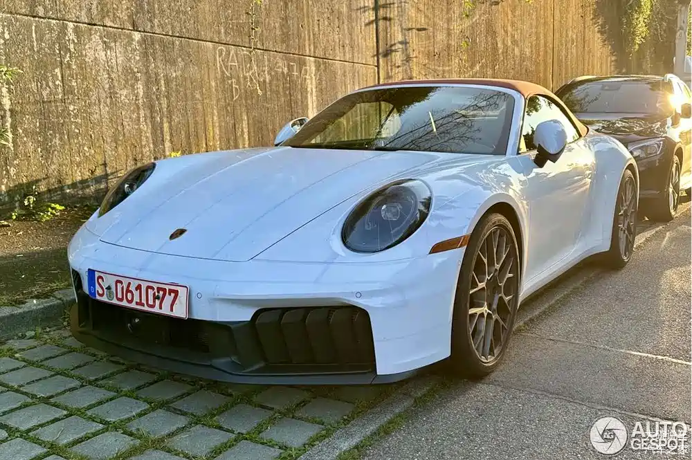 新款保时捷911敞篷版 前脸更犀利 豪华的超跑