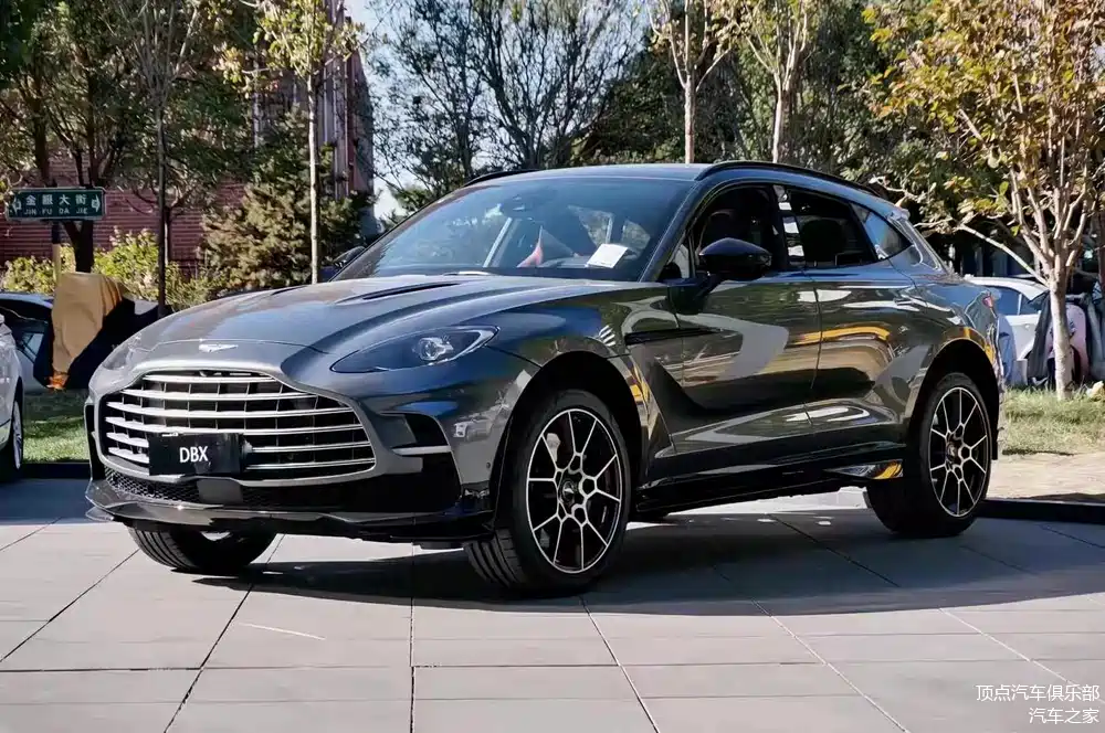 阿斯顿马丁dbx707 魅力银 地表最强suv