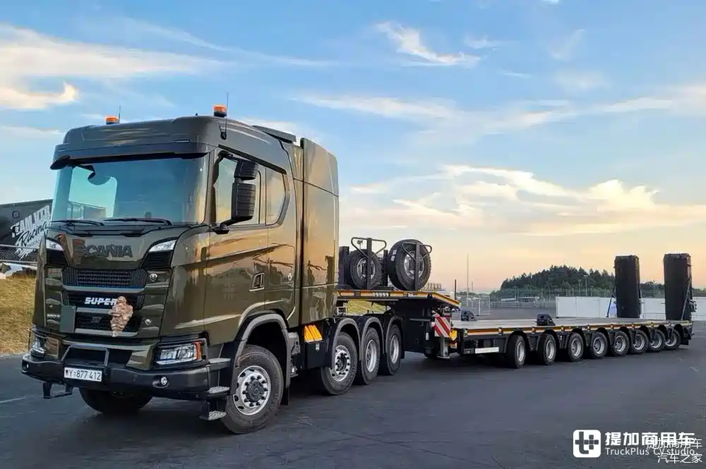 8x6驱动配v8发动机,带您看斯堪尼亚650 s xt军用重型牵引车