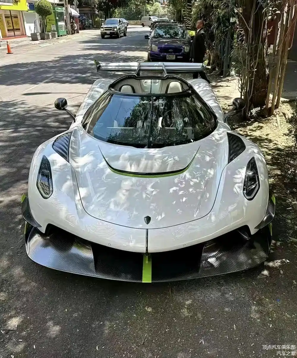 科尼赛克 超跑界的巅峰之作 极致速度 白色幽灵