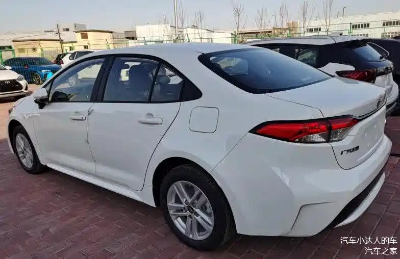 丰田雷凌:跌到9.6万,满油能跑800km,30天卖了16896辆