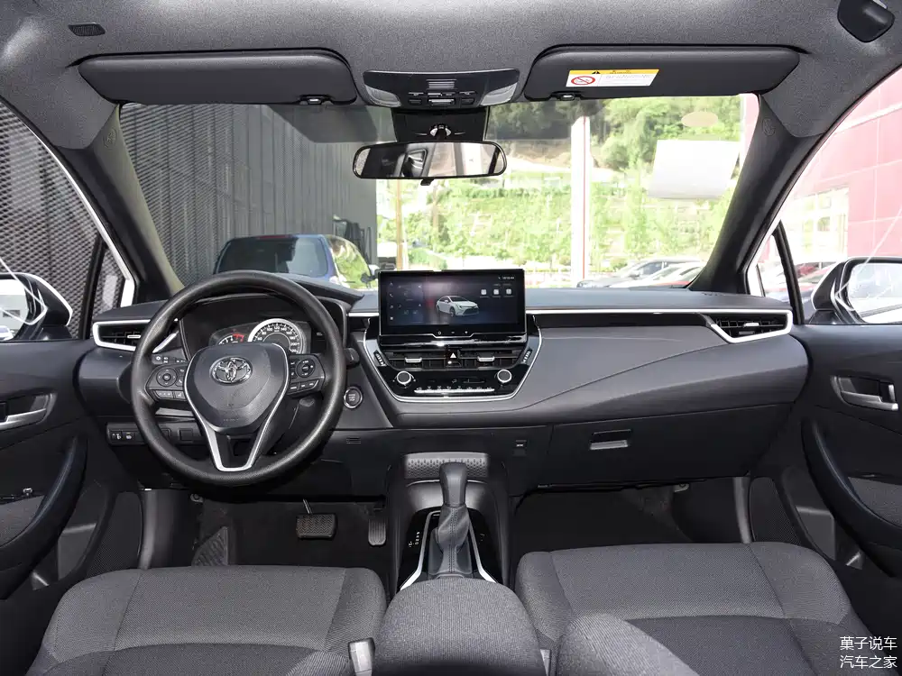 丰田雷凌,简约内饰引领新风尚
