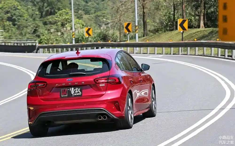 福特小改款福克斯st-line,也是一枚小钢炮!