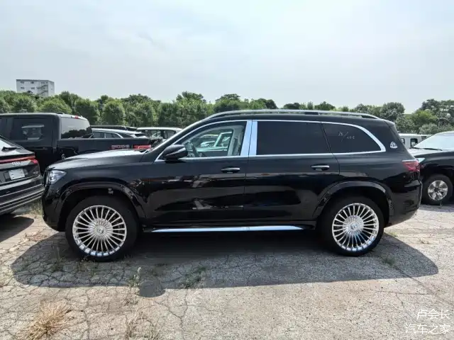24款德国首发限量版-迈巴赫gls600黑白-全新上市298万