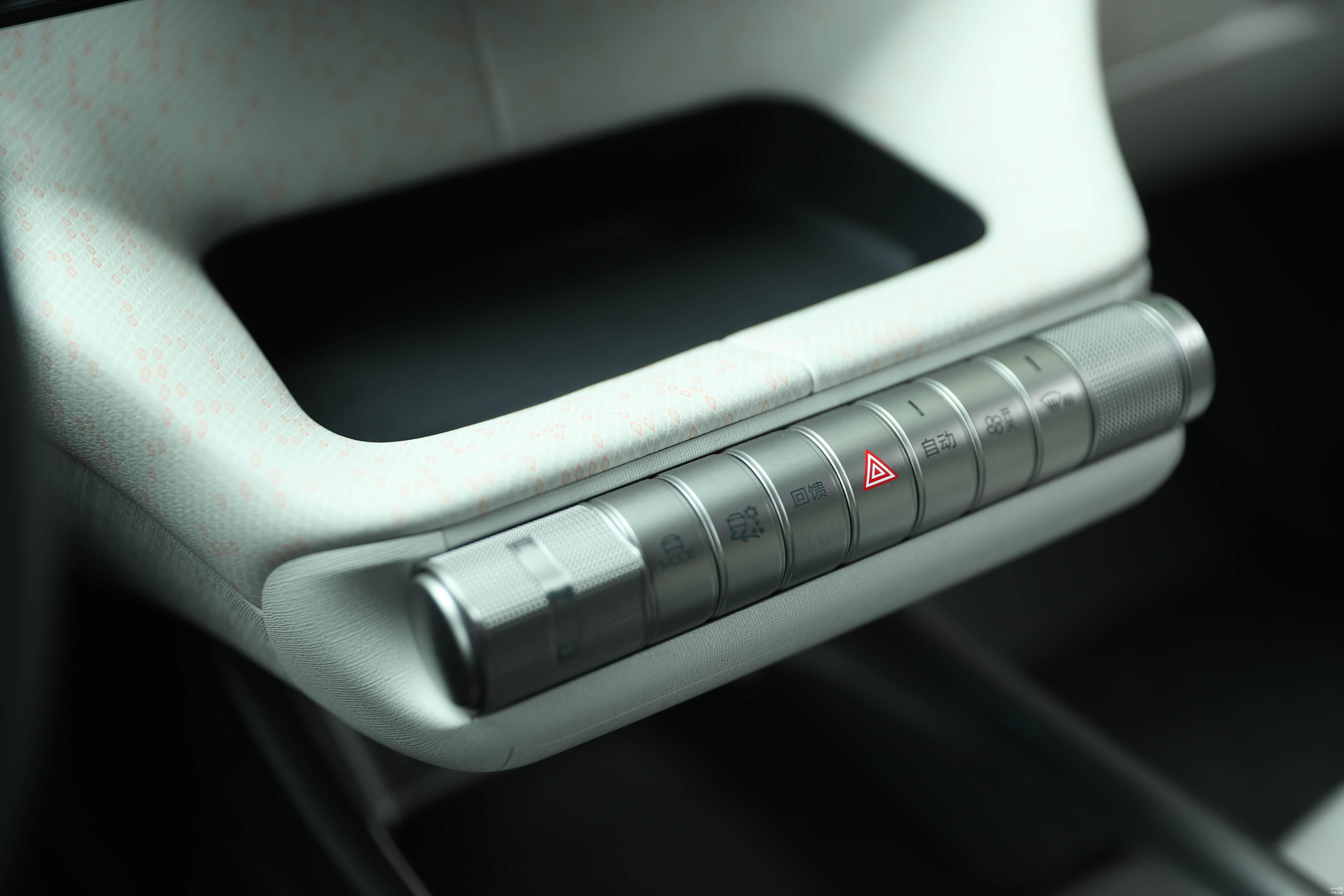 这里可以放手机，但不能无线充电