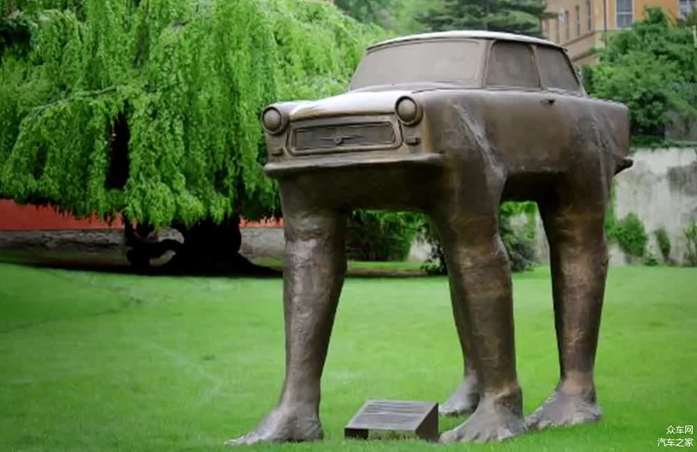 特拉贝特汽车的雕塑