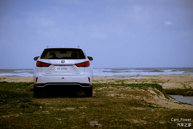 RX450hL的底盘表现完全不逊于BBA同级车型，甚至比他们调校的更细腻更东方
