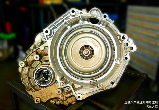 抬下的就是大众02E变速箱，六速湿式双离合变速箱