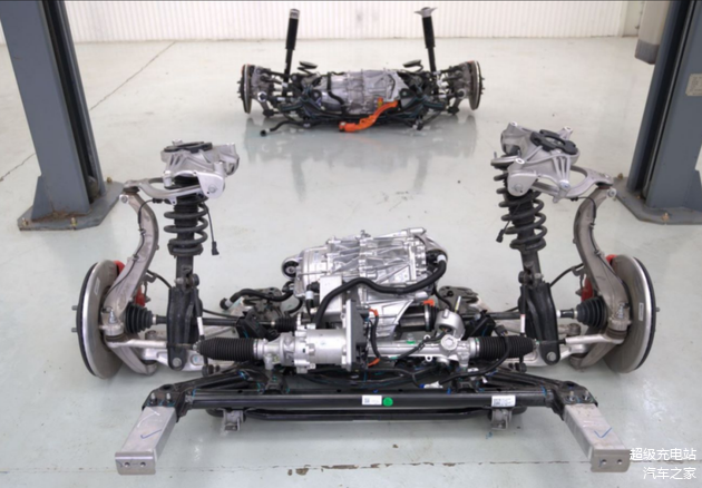 特斯拉 Model Y 底盘后段