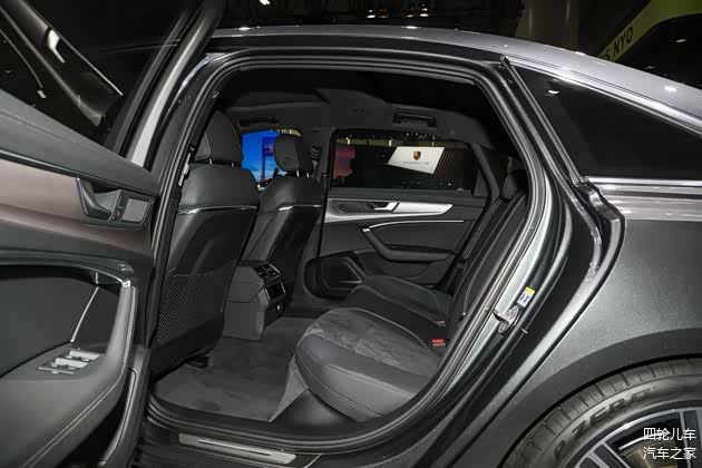 后排空间
