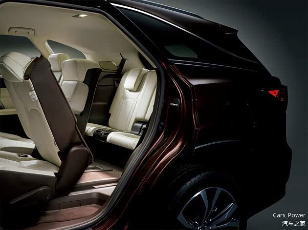 RX450hL的第三排座椅具备一定的实用性