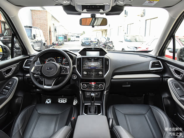 配图为2022款 2.0i 旗舰版EyeSight