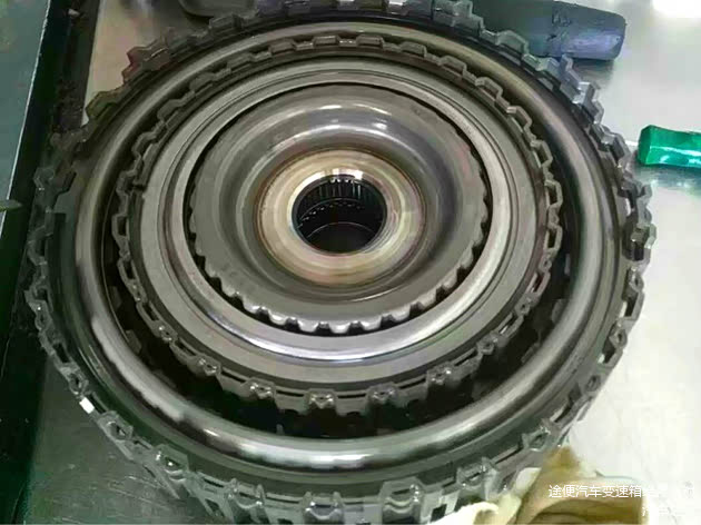 拆出来的大众夏朗02E变速箱里的离合器