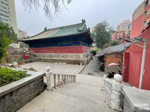 享殿后面的月台