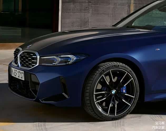 中期改款宝马新M340i的“满天星”格栅（标配）