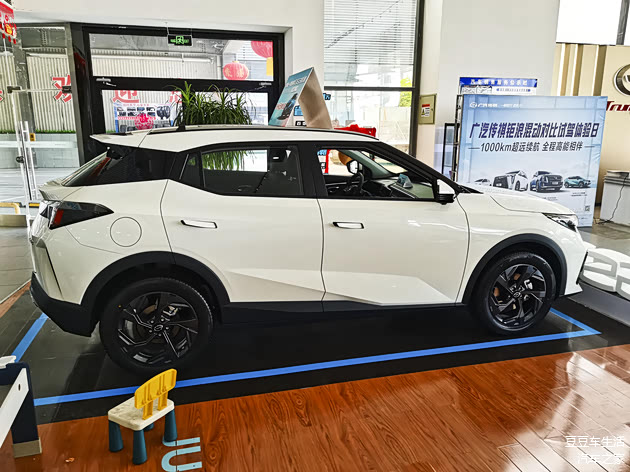 耀夜之刃18寸轮毂/隐藏式的门把手