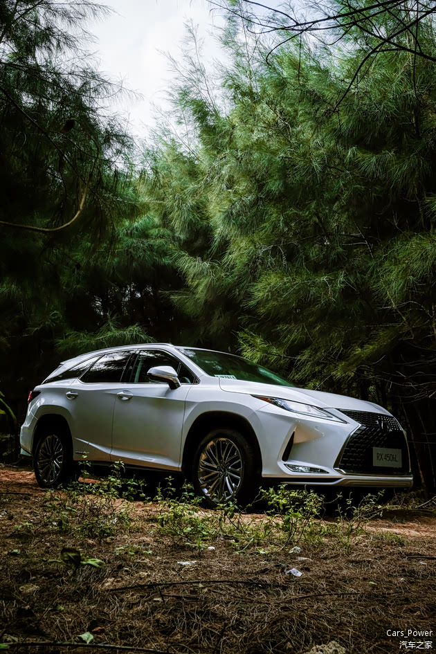 RX450hL上手的第一感觉是：这台车非常“整”
