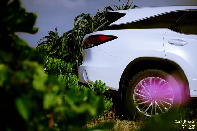 RX450hL的正常续航可以达到惊人的900公里