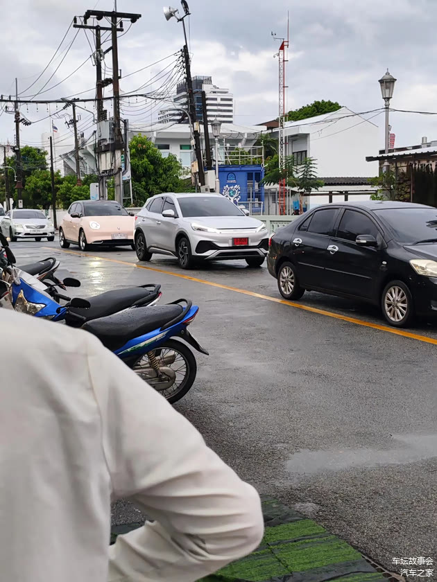 网友在泰国街头拍摄比亚迪
