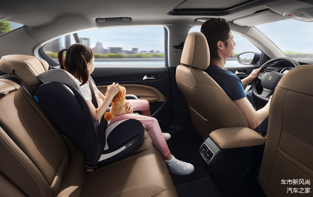 车内空间宽敞舒适体验依旧。