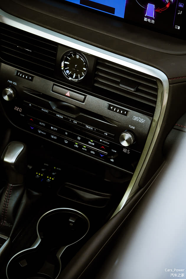 中控台上的马克莱文森logo