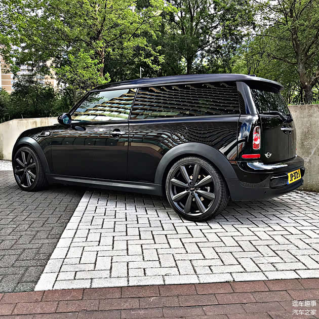 每一台车的后45°的视觉都是最棒的不是吗?