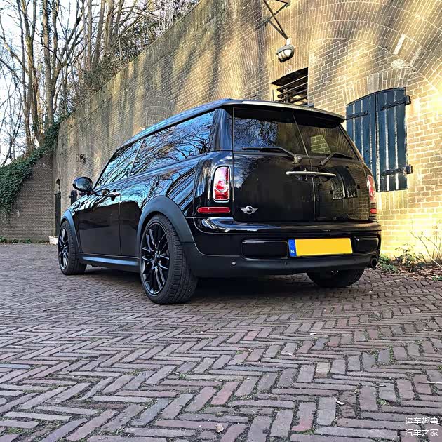 绅士，这是我看到尾部第一个想到的词语。