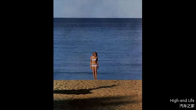 1964年第一本倍耐力年历一月照片，拍摄地：马略卡岛海滩，摄影师：罗伯特·弗里曼