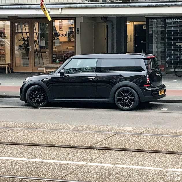 走在街上，熙熙攘攘的人群中总会有那么三两人为之心动