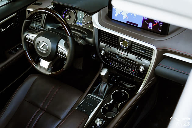 RX450hL的座舱一如既往精致细腻