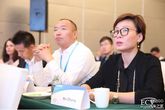 左：洛德中国弹性体粘接事业部市场经理 韩文波；

右：洛德中国区总裁 钟蓓