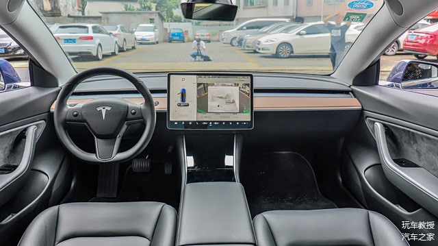 很“空虚”的内饰