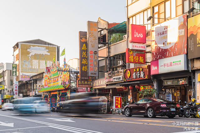 车子停靠在台南老街