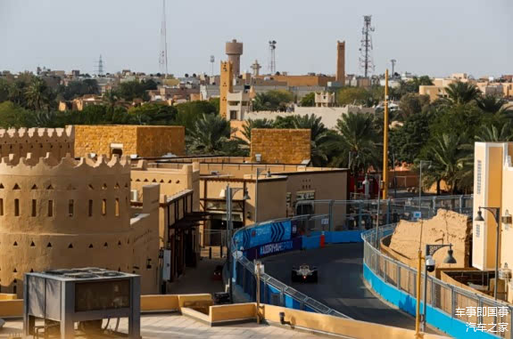 沙特利雅得站赛道复杂多变，充满挑战性