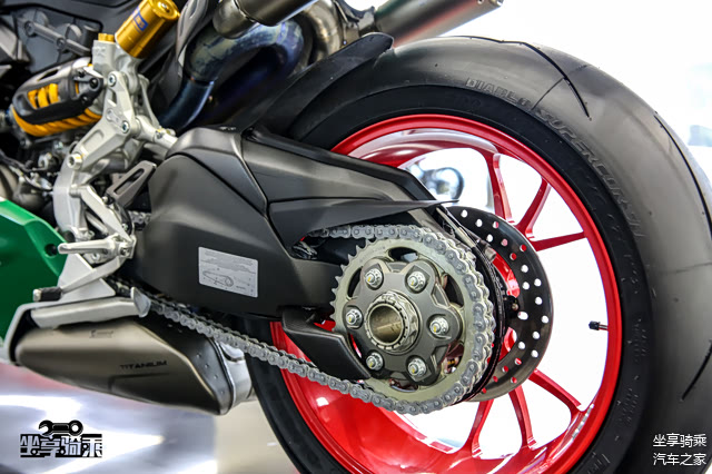 杜卡迪经典的单摇臂结构