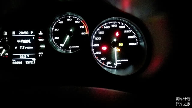 ▲发动机故障灯亮起