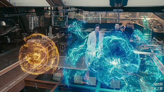           钢铁侠的AI管家贾维斯（左一）和奥创